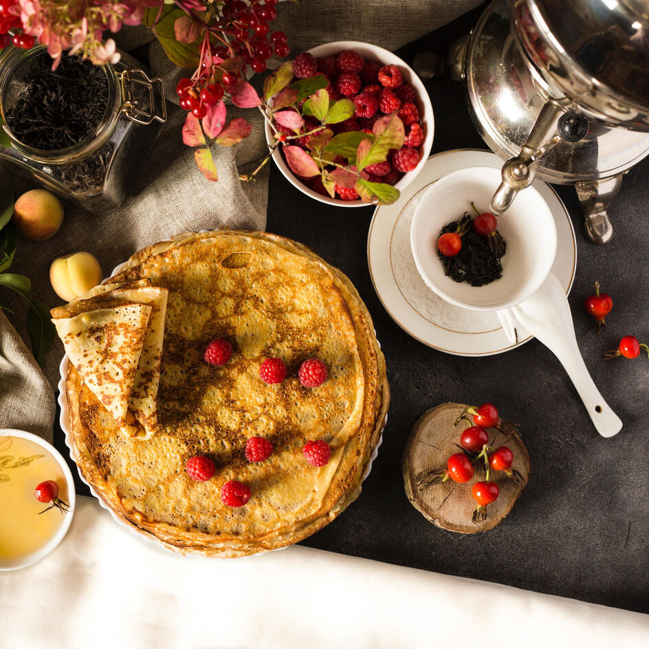 С праздником Масленицы: 20 красивых открыток, которые порадуют любого