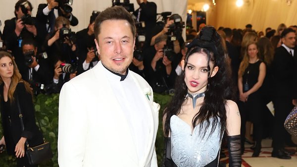 "Много часов на допросах": мать сына Илона Маска обвинили в нападении на Елизаве