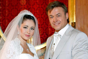 Любовь Тихомирова отмечает годовщину венчания