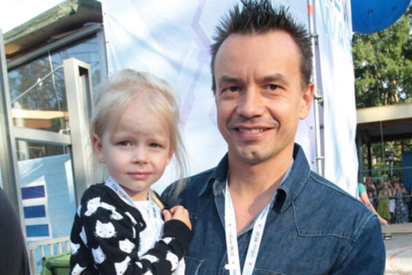 Солист «Дискотеки Аварии» незаконно продал квартиру 5-летней дочери 