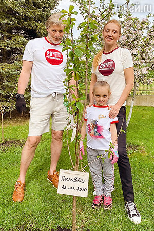 Дмитрий Песков и Татьяна Навка с дочкой Надей