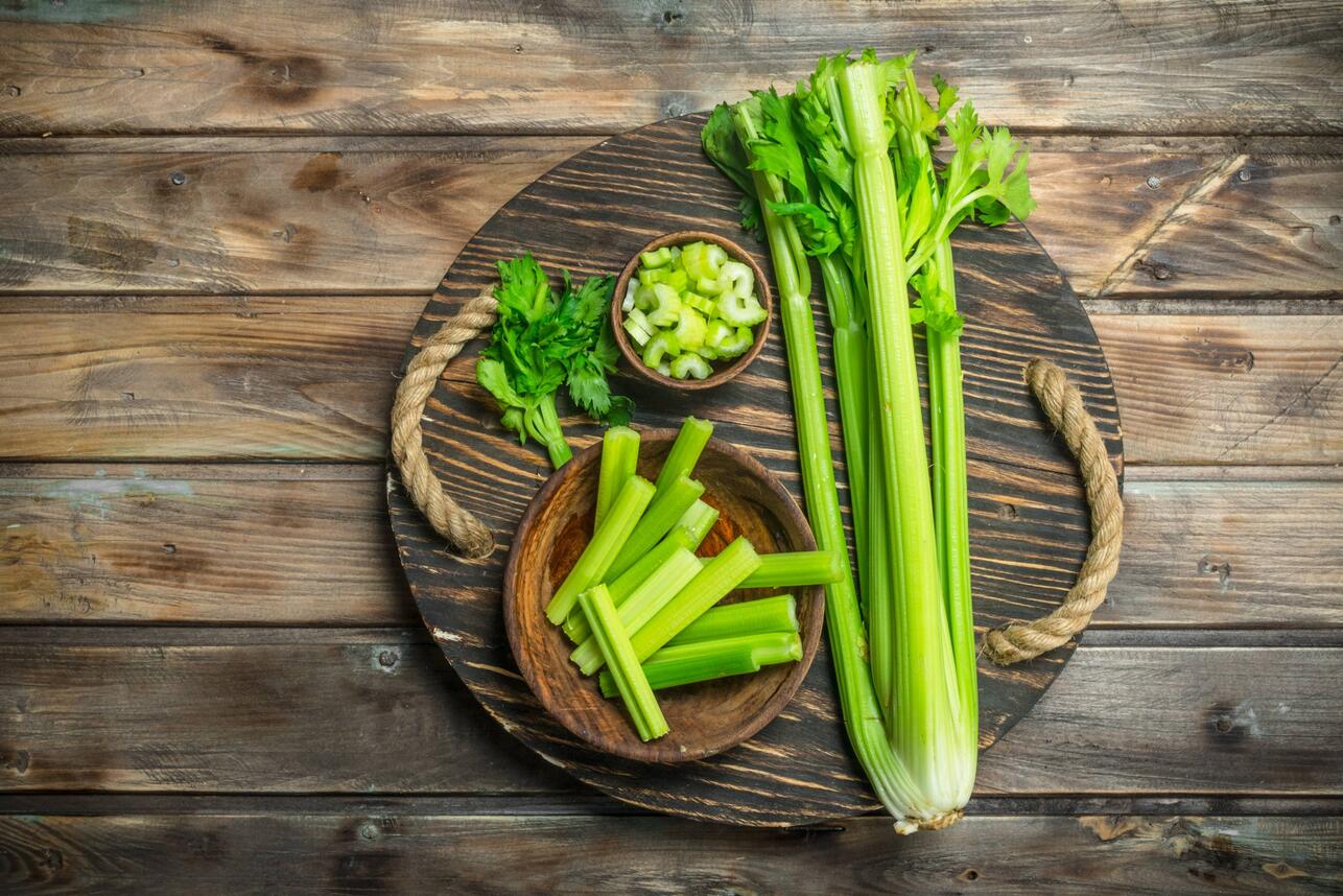 сельдерей, отрицательная калорийность, продукты для похудения, летние овощи, низкокалорийные продукты, здоровое питание, продукты для метаболизма, еда для похудения летом
