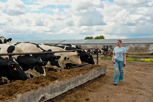  «Физическую боль можно заглушить таблетками. Моральную — нет»: маммопластика разрушила жизнь доярки из Рязани 