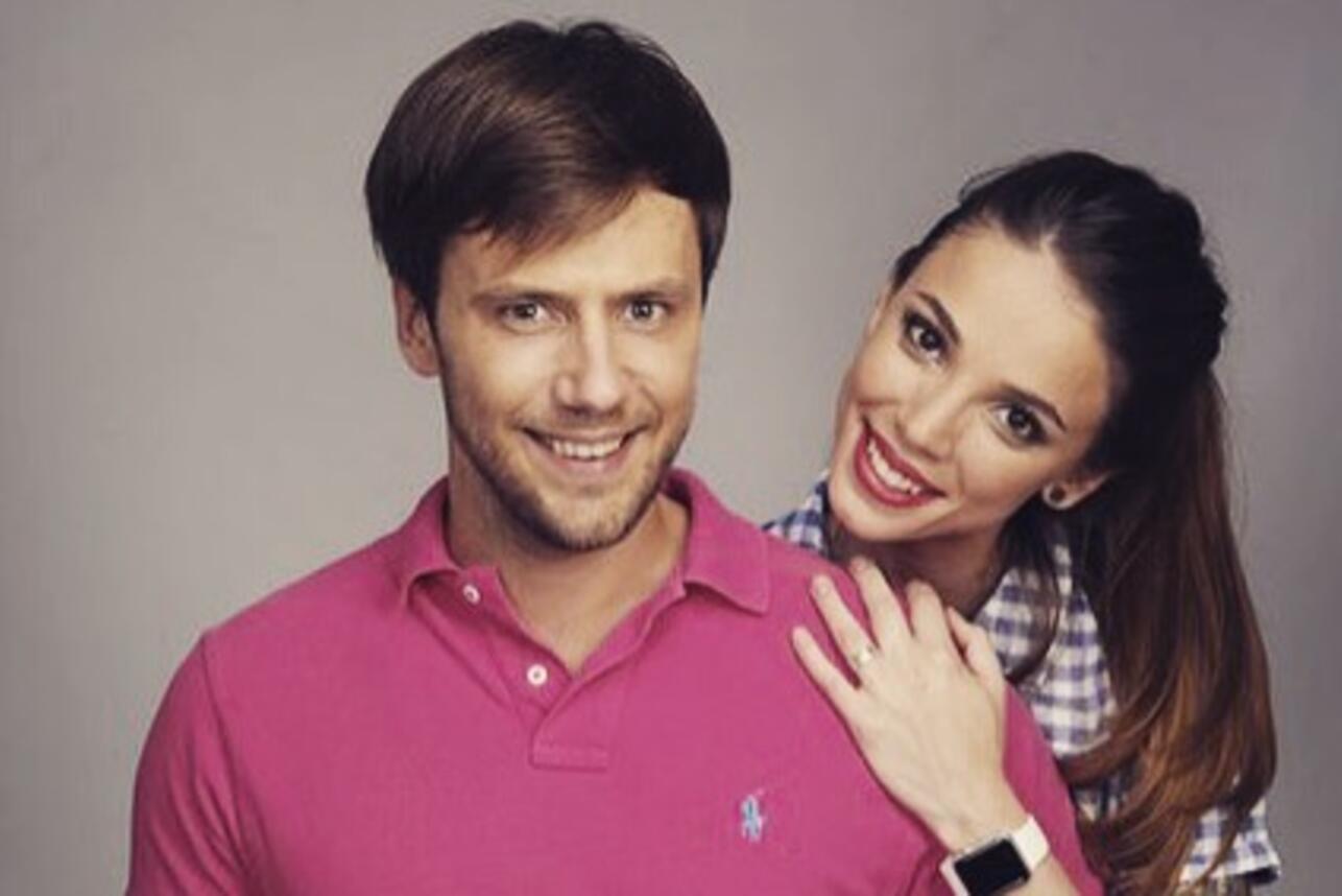 Леггинстердегі икемді лесбиянкалар Әйеліңізбен үйде жыныстық қатынас (бейне көрсетілім)