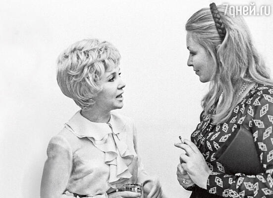 Надежда Румянцева и Марина Влади во время 7-го Московского международного кинофестиваля. 1971 г.