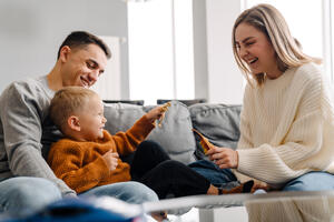 10 вопросов, которые можно задать ребенку о его поделке 