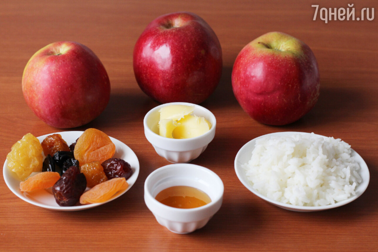 Запеченные яблоки с творогом и ягодами, рецепты с фото