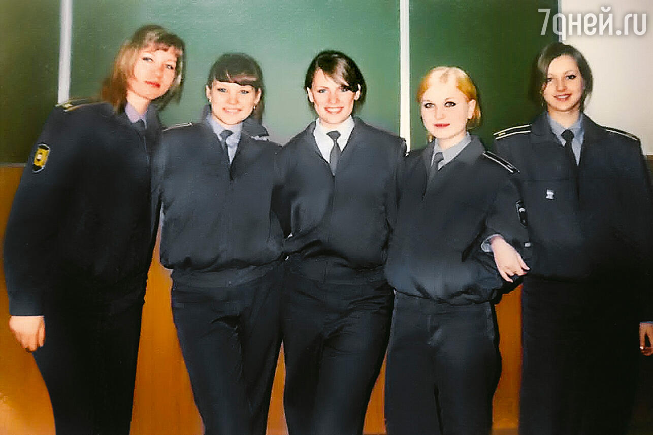 Маруся Климова с однокурсницами 