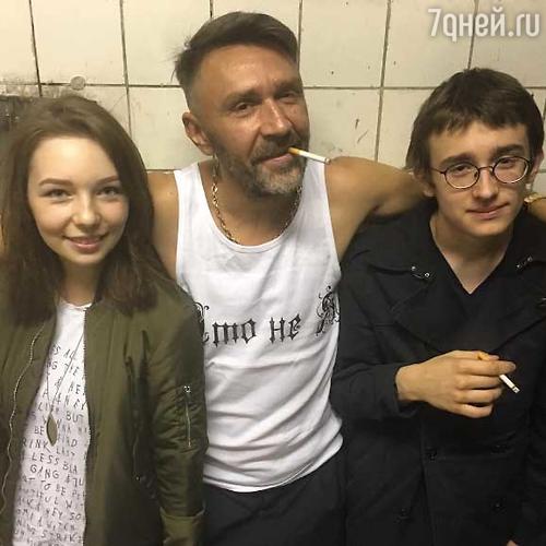 Сергей Шнуров с Аполлоном и Серафимой