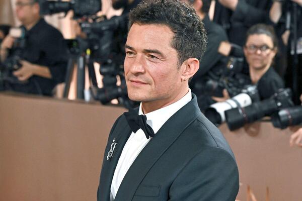 Наконец-то почувствовал себя холостяком: Орландо Блум отметил день рождения буйной вечеринкой 