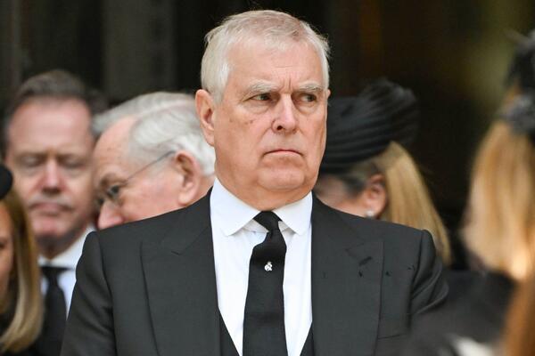 «Забыли» предупредить короля: Карл в шоке от ареста брата   