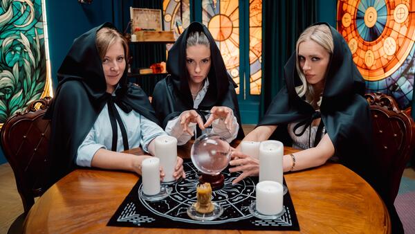 Муцениеце, Банщикова и Астапова сыграют аферисток в сериале «Химкинские ведьмы»