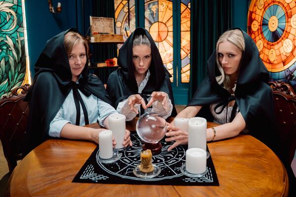 Муцениеце, Банщикова и Астапова сыграют аферисток в сериале «Химкинские ведьмы»