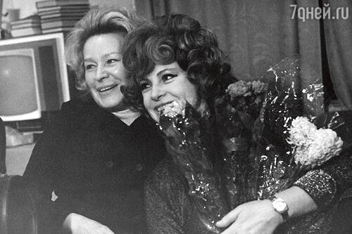 Алла Ларионова со Светланой Павловой на встрече со зрителями. Москва, 1972 г.