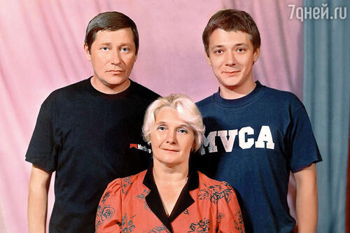 С родителями
