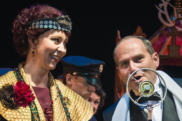 Попади на мюзикл «Поющие под дождем»