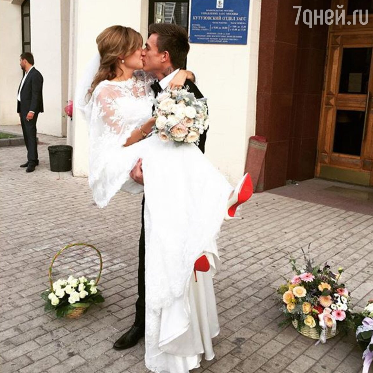 Постельное фото Влада Топалова с женой попало в Интернет | STARHIT