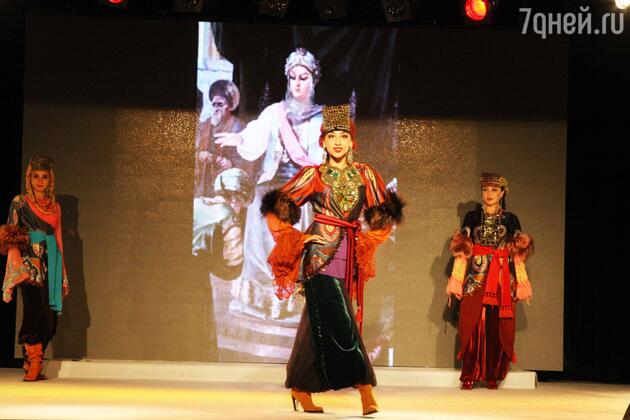 Дефиле на "Русской ночи"