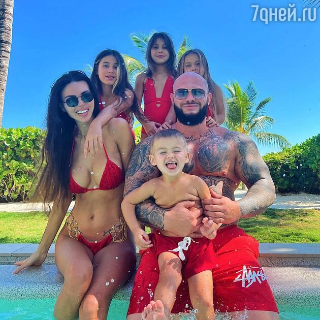 Джиган и Оксана Самойлова с детьми — фото