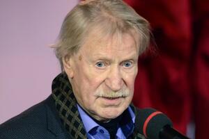 Жидкость в легких: врачи борются за жизнь 91-летнего Краско