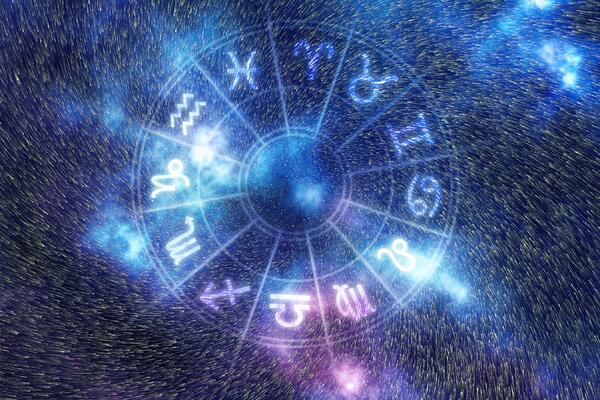 Астролог Смирнова назвала два знака, которые столкнутся с кризисом в отношениях 