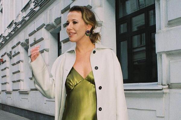 Собчак поздравляют с беременностью: ведущая показала большой живот