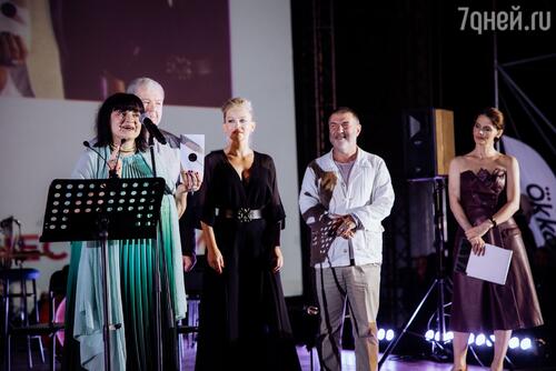 Ситора Алиева, Александр робак, Юлия Пересильд, Евгений Гришковец и Елизавета Боярская. Фото: пресс-служба фестиваля «Короче»