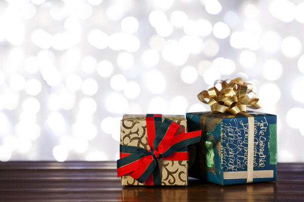 Какой подарок купить женщине на Новый год 2026, чтобы сделать ее счастливее