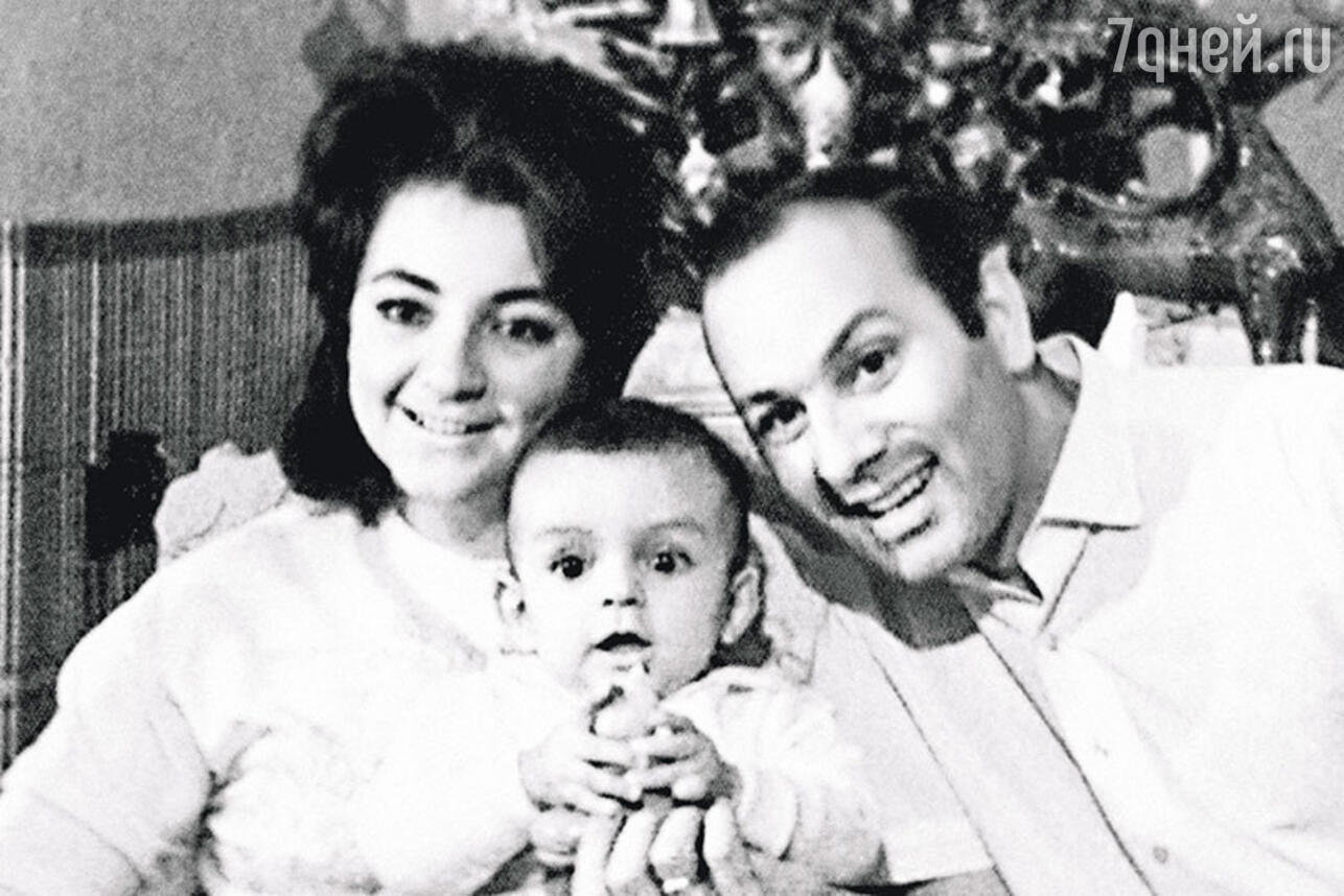 Бедрос Киркоров с женой и сыном