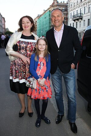 Владимир литвинов с женой Еленой и дочерью Асей