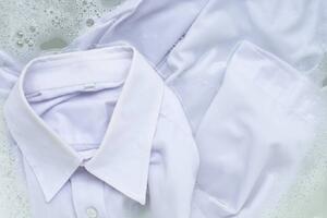 Откажитесь от хлорки: как бережно отбелить вещи, не повреждая ткань 