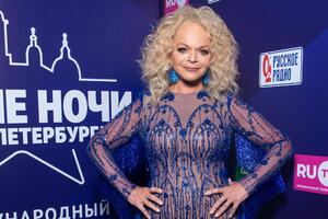 Сменившая имидж Лариса Долина заговорила о пластике