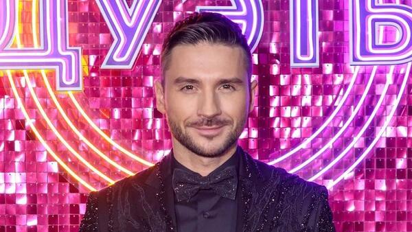 Ему 40 лет, ей — 26: одинокий Лазарев связался с молодой блондинкой