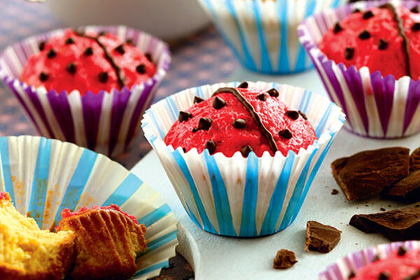 Рецепты от Юлии Высоцкой: тефтельки из индейки, теплый салат из цукини, кексы «божьи коровки»