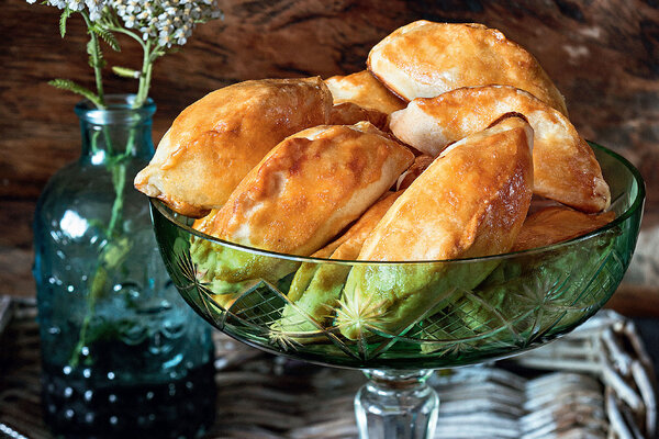 Рецепты от Юлии Высоцкой: пирожки с рисом и шпинатом, домашний майонез, абрикосовое варенье