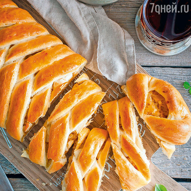 Кулебяка с тушеной капустой