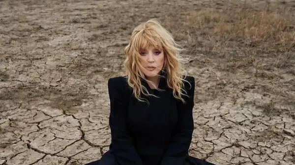 Муж&nbsp; Пугачевой показал, как изменилась певица в его отсутствие — в черном и в шапке