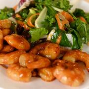Салат с креветками, шпинатом и фенхелем: рецепт от Лики Длугач