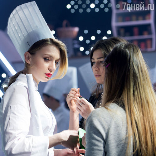 Валерия Федорович в роли су-шефа молекулярной кухни Кати Бариновой