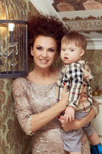 Эвелина Блёданс с размахом отмечает двухлетие сына