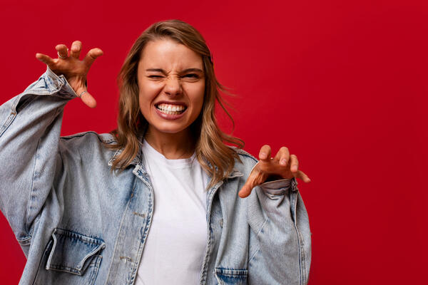 Под угрозой семейная жизнь: девушкам этих знаков ни в коем случае нельзя бросать работу