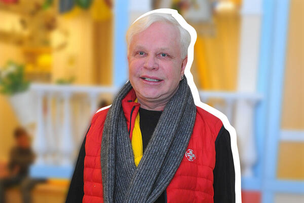 «Понял — его уже нет»: директор Моисеева раскрыл подробности смерти певца в шоу Малахова