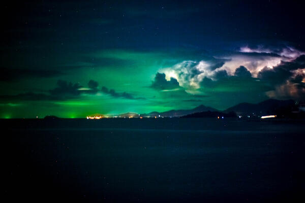 Синоптики предупредили о мощной аномалии, накрывшей Землю — всему виной два протуберанца