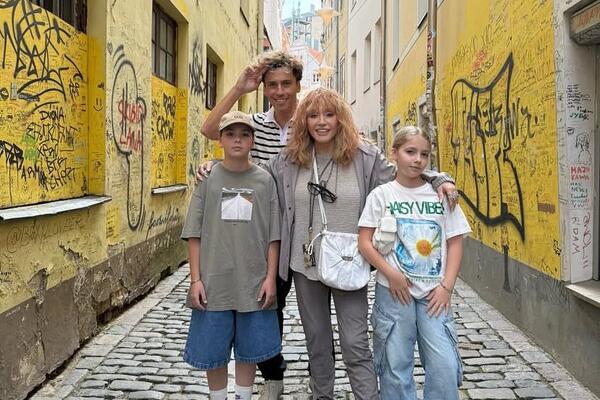 Поселились в квартире Орбакайте? Муж немощной Пугачевой показал, куда уехал с детьми