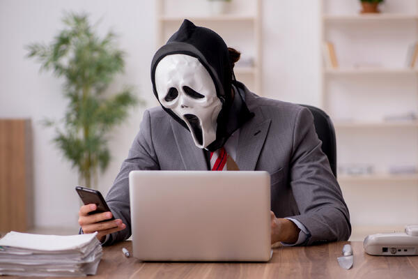 Астролог Борис Зак назвал знак, на которого откроют охоту мошенники в феврале