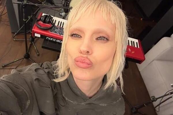 Глюк'оZа начала пить отвар из шишек: «Месяц на очистке»