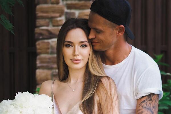 Бардак в доме и в одежде: в Сети высмеяли роскошную жизнь Тарасова и Костенко