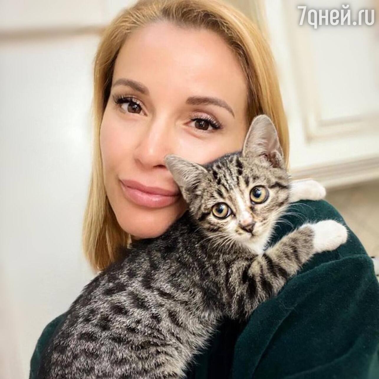 Ольга Орлова с кошкой