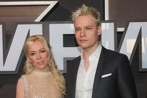 SHAMAN решился? Мизулина вышла в свет с кольцом на безымянном пальце SHAMAN решился? Мизулина вышла в свет с кольцом на безымянном пальце