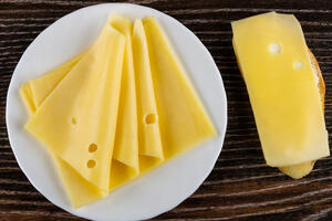 Бутерброды с сыром и маслом — опасный завтрак